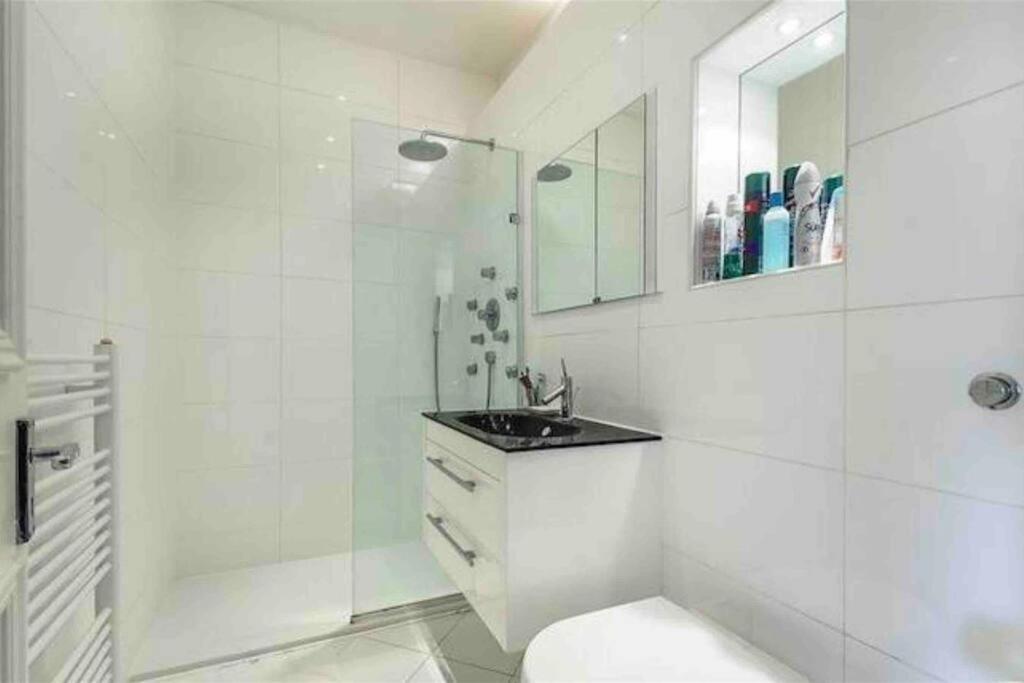 Stunning Grand 2 Bed, 2 Bath Apartment, Londra Exterior foto