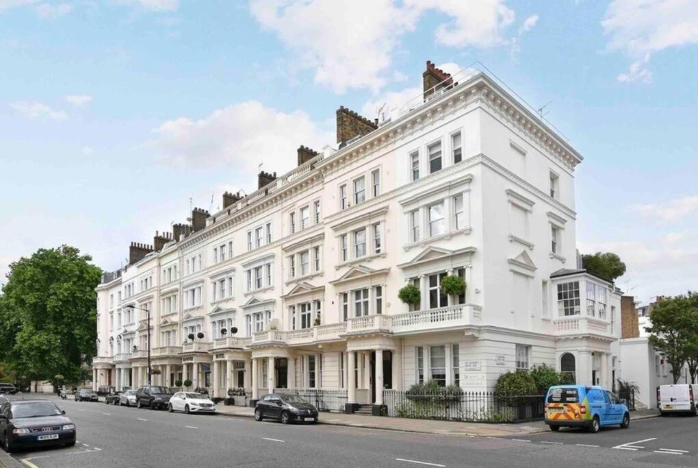 Stunning Grand 2 Bed, 2 Bath Apartment, Londra Exterior foto